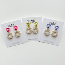 Load image into Gallery viewer, the daisy chain earring