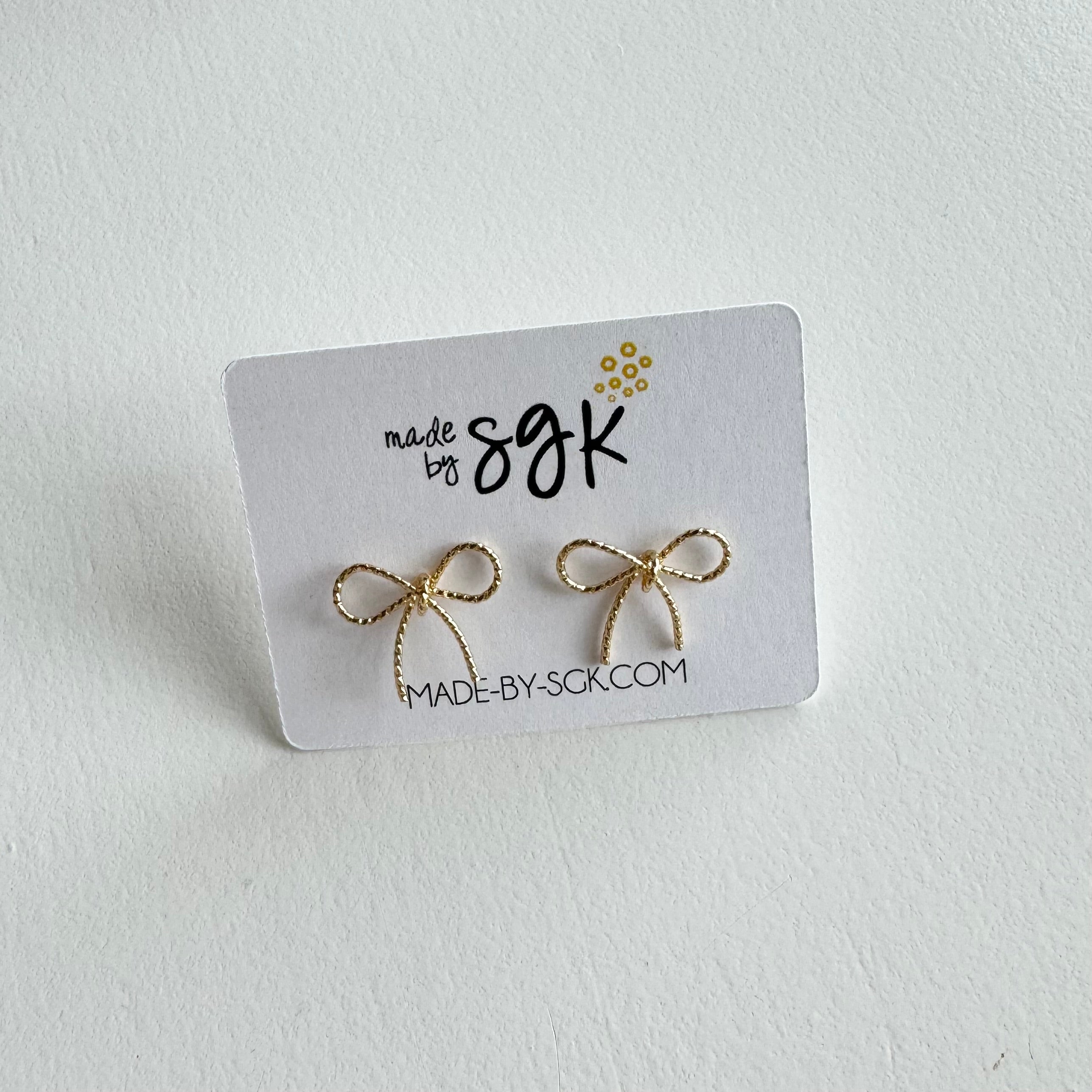 the bow stud earring